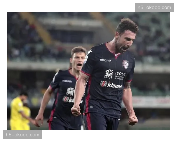 科莫4-2-3-1高位逼抢体系通过中场绞杀控制比赛节奏